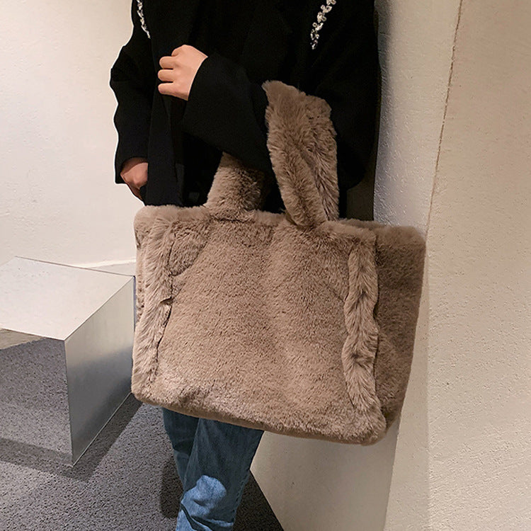 ArcticPlüsch-Handtasche™ - Stylisch durch die kalten Tage!