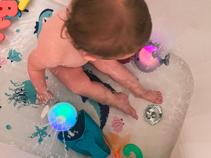 Wassersprinkler Spielzeug Wale™ Im Dunkeln leuchtender Badespaß